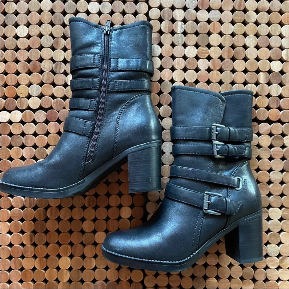 Baretraps Gaia Anckle Boots (Size 6.5)